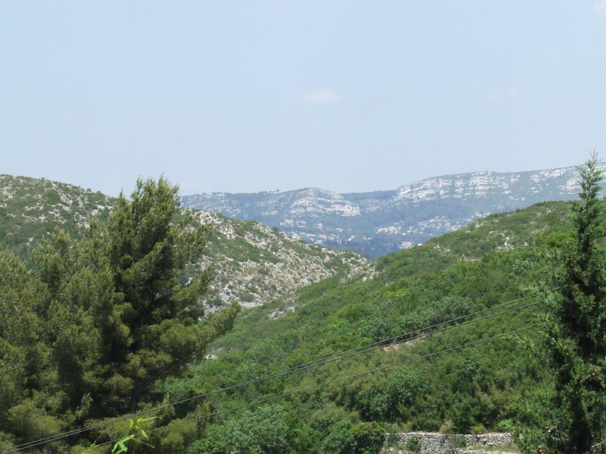 Lou Pin Dou Papet Bed & Breakfast Roquevaire Room photo